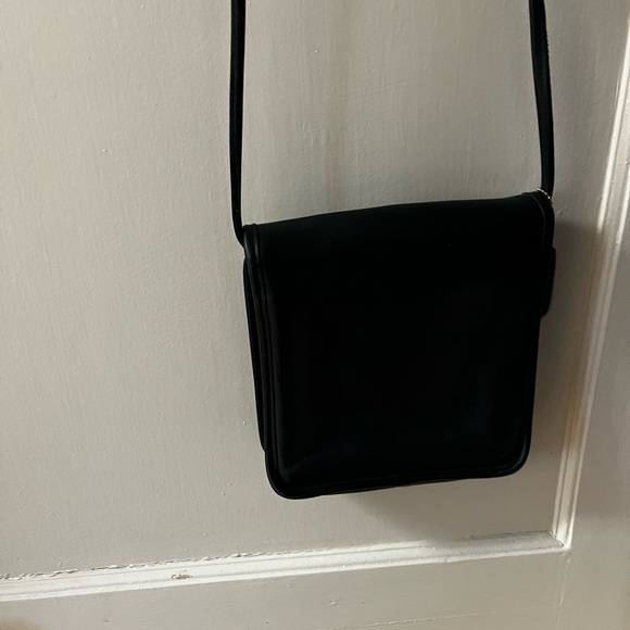 Elegant Black Coach Crossbody Bag - Picture 7 of 7